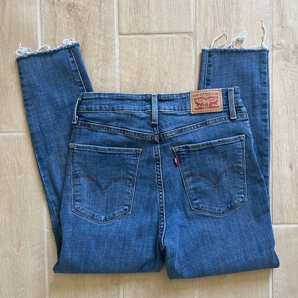 Levi’s 721 High Rise Skinny Ankle Jeans - Picture 10 of 11